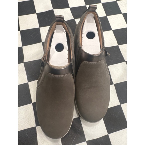 Clarks Unstructured Taupe Leather Slip On Loafers NEW Shoes Women's Size 6M - Picture 2 of 7